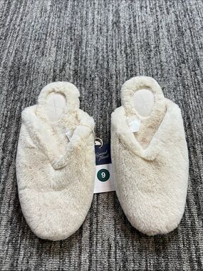 Universal Thread Cream Furry Slip-On Clippers Size 9